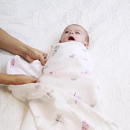 Ways to swaddle online a baby